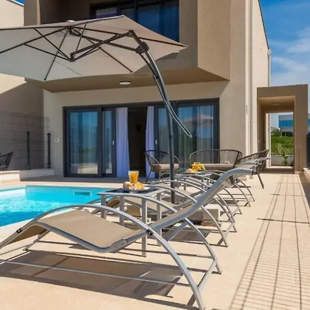 ヴィラ Esmeralda Two By Briskva *