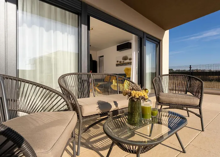 Esmeralda Two By Briskva