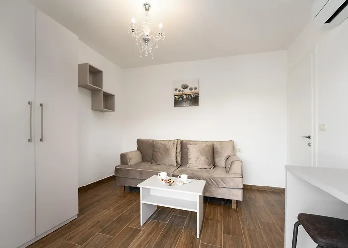 Esmeralda Two By Briskva Βίλα