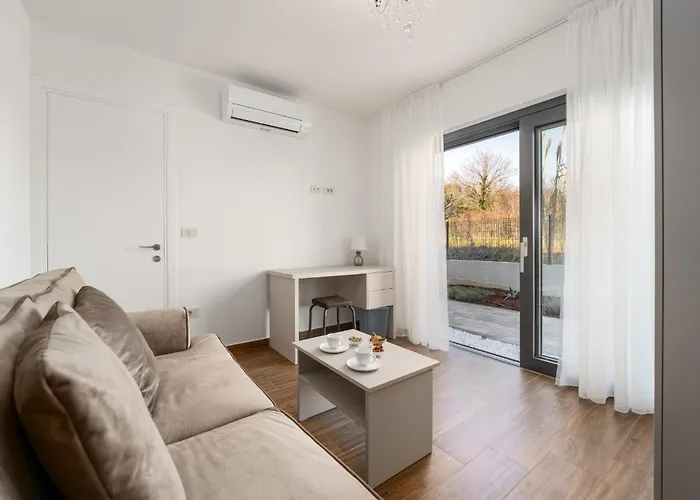 Esmeralda Two By Briskva Βίλα