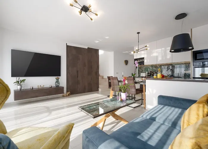 Esmeralda Two By Briskva *