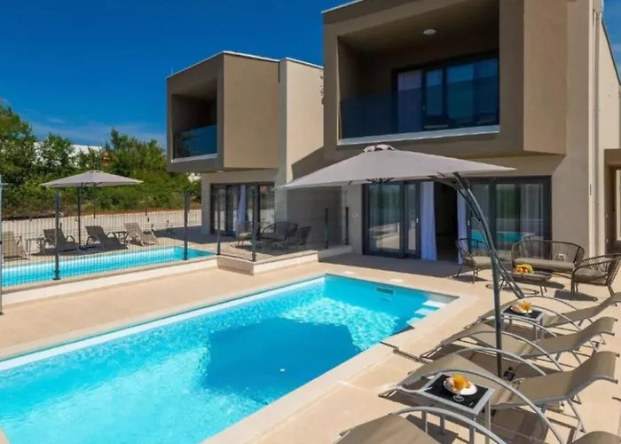 Esmeralda Two By Briskva Βίλα