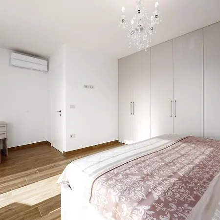 Esmeralda Two By Briskva *