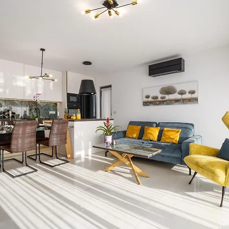 Esmeralda Two By Briskva Villa *